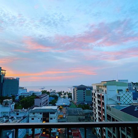 The Base Seaview Holiday Inn Pattaya Quarto foto