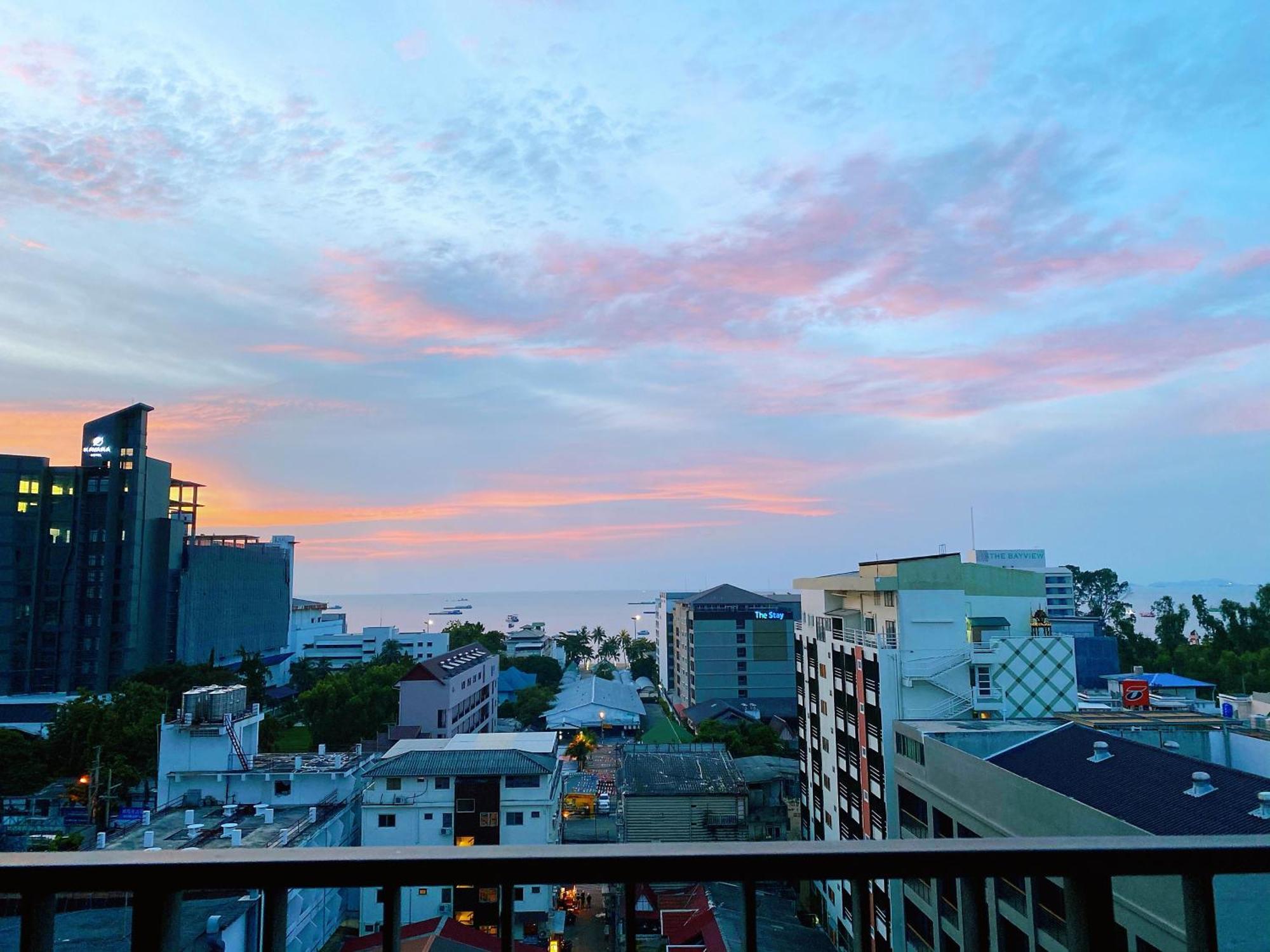 The Base Seaview Holiday Inn Pattaya Quarto foto